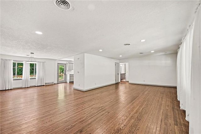 613 E Red Road, Independence, MO 64055