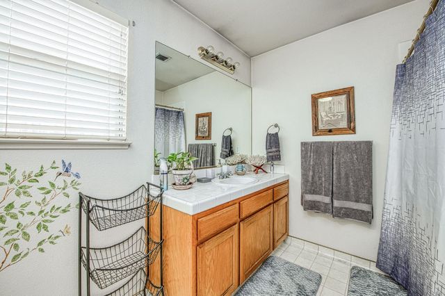 4996 W Decatur Avenue, Fresno, CA 93722