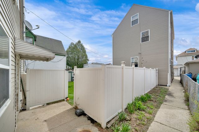 2853 W 40th Street, Chicago, IL 60632