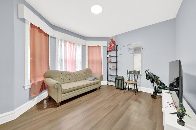 2853 W 40th Street, Chicago, IL 60632