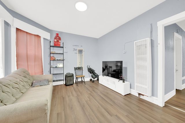 2853 W 40th Street, Chicago, IL 60632