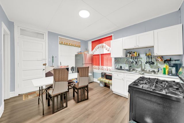 2853 W 40th Street, Chicago, IL 60632