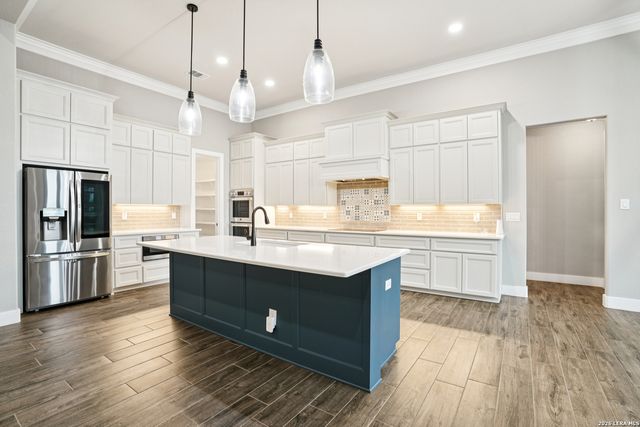 451 Stone Loop, Castroville, TX 78009