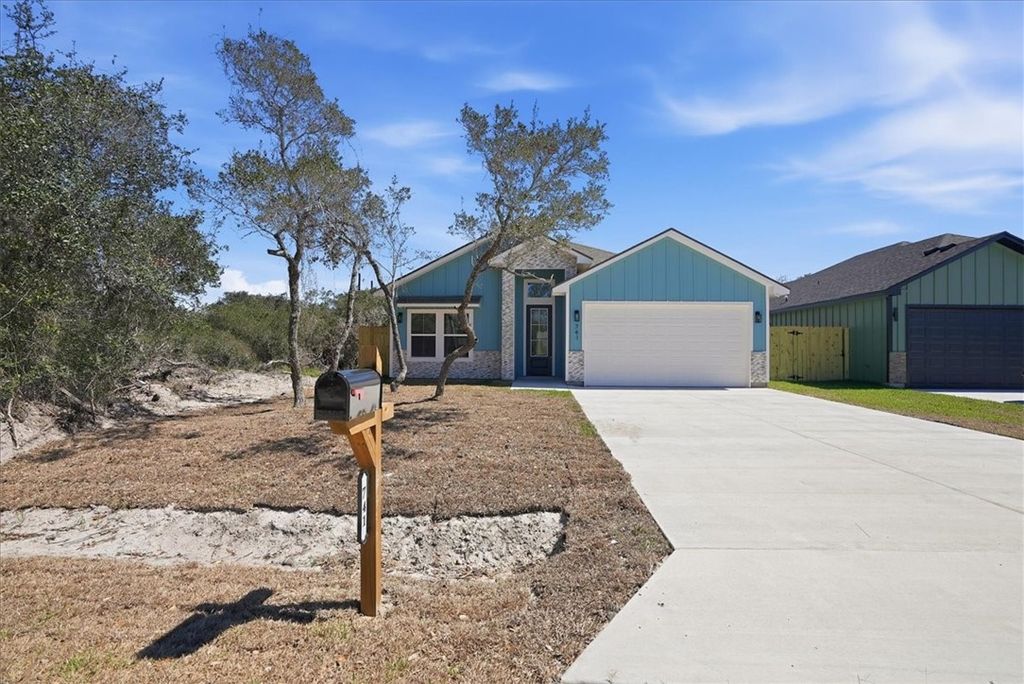 741 S 10th St, Aransas Pass, TX 78336 — photo 2