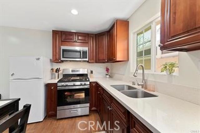 23021 Saticoy, West Hills, CA 91304