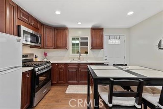 23021 Saticoy, West Hills, CA 91304