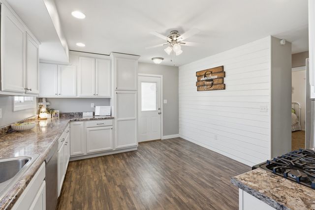 3443 3rd Street B Street, East Moline, IL 61244