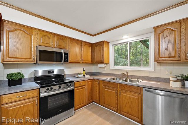 25154 Westmoreland Drive, Farmington Hills, MI 48336