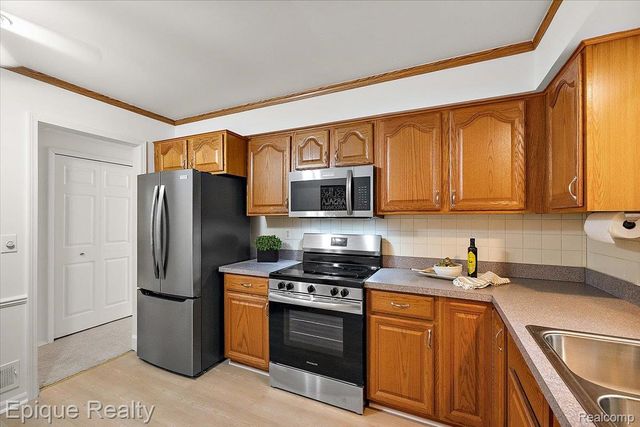 25154 Westmoreland Drive, Farmington Hills, MI 48336