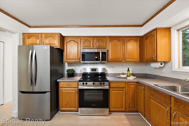 25154 Westmoreland Drive, Farmington Hills, MI 48336