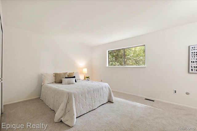 25154 Westmoreland Drive, Farmington Hills, MI 48336