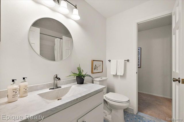 25154 Westmoreland Drive, Farmington Hills, MI 48336