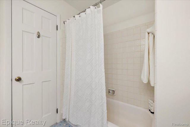 25154 Westmoreland Drive, Farmington Hills, MI 48336