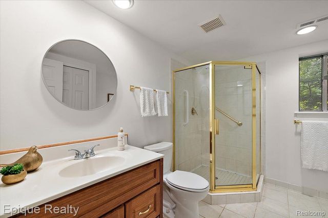 25154 Westmoreland Drive, Farmington Hills, MI 48336