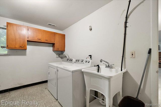 25154 Westmoreland Drive, Farmington Hills, MI 48336
