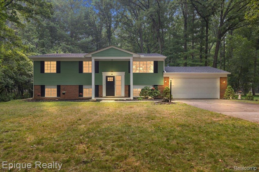 25154 Westmoreland Drive, Farmington Hills, MI 48336