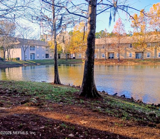 6106 MAGGIES Circle 106, Jacksonville, FL 32244