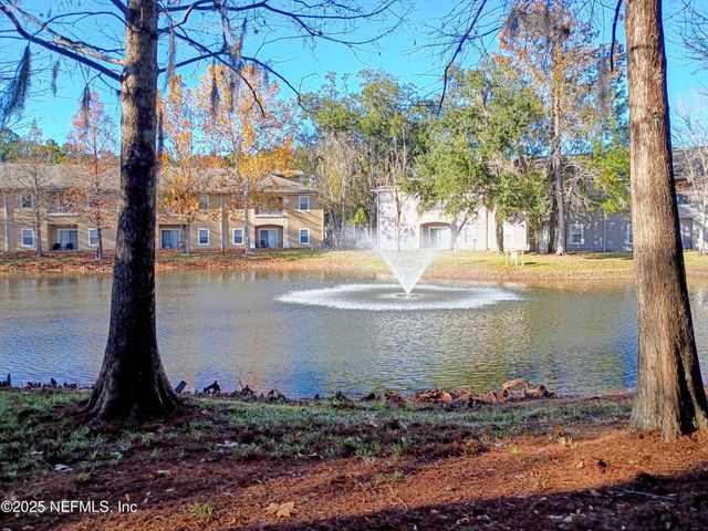 6106 MAGGIES Circle 106, Jacksonville, FL 32244