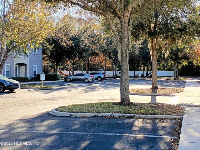 6106 MAGGIES Circle 106, Jacksonville, FL 32244