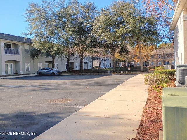 6106 MAGGIES Circle 106, Jacksonville, FL 32244