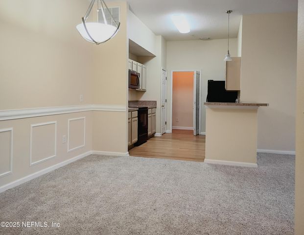 6106 MAGGIES Circle 106, Jacksonville, FL 32244