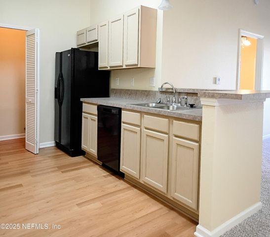 6106 MAGGIES Circle 106, Jacksonville, FL 32244