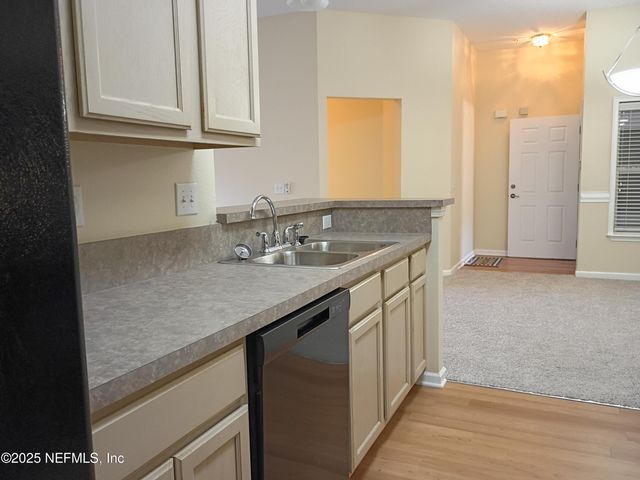 6106 MAGGIES Circle 106, Jacksonville, FL 32244