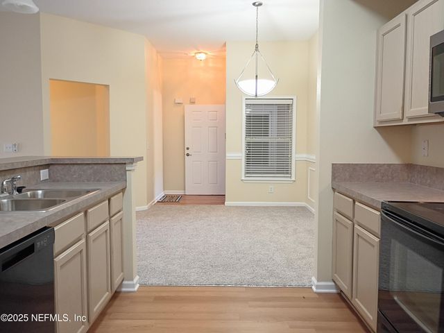 6106 MAGGIES Circle 106, Jacksonville, FL 32244