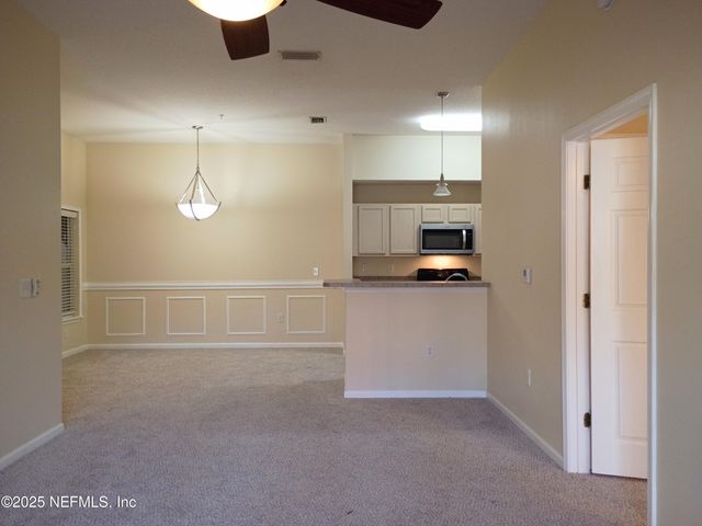 6106 MAGGIES Circle 106, Jacksonville, FL 32244