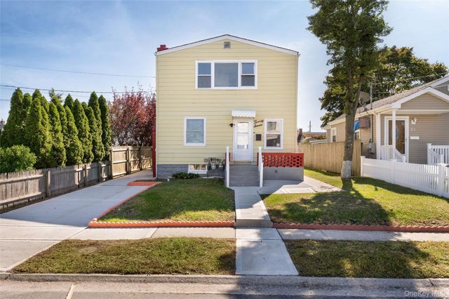 27 Piave Terrace, Lindenhurst, NY 11757
