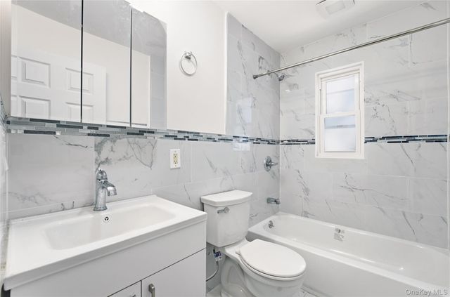 27 Piave Terrace, Lindenhurst, NY 11757