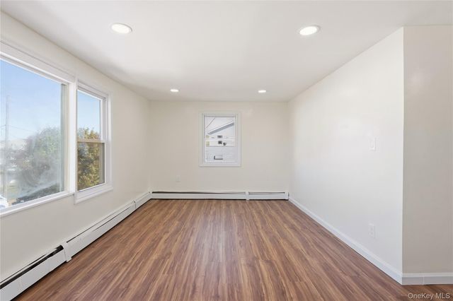 27 Piave Terrace, Lindenhurst, NY 11757