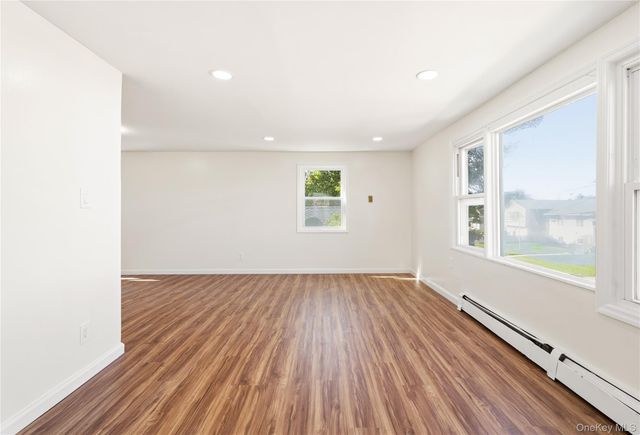 27 Piave Terrace, Lindenhurst, NY 11757
