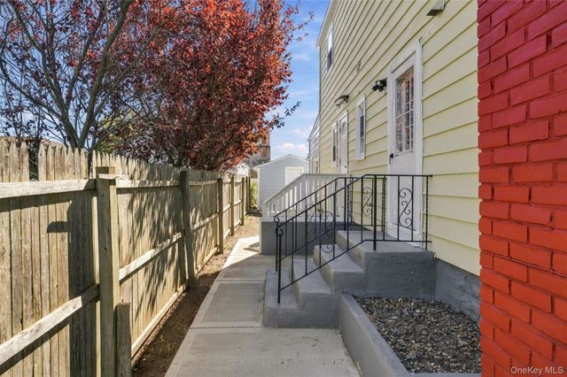 27 Piave Terrace, Lindenhurst, NY 11757