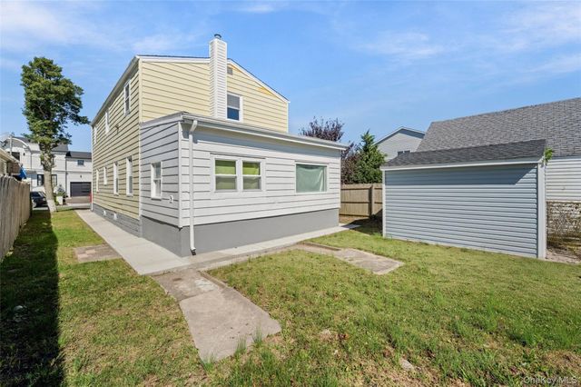 27 Piave Terrace, Lindenhurst, NY 11757