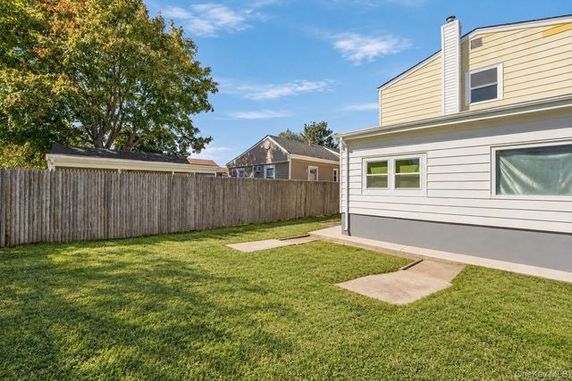 27 Piave Terrace, Lindenhurst, NY 11757