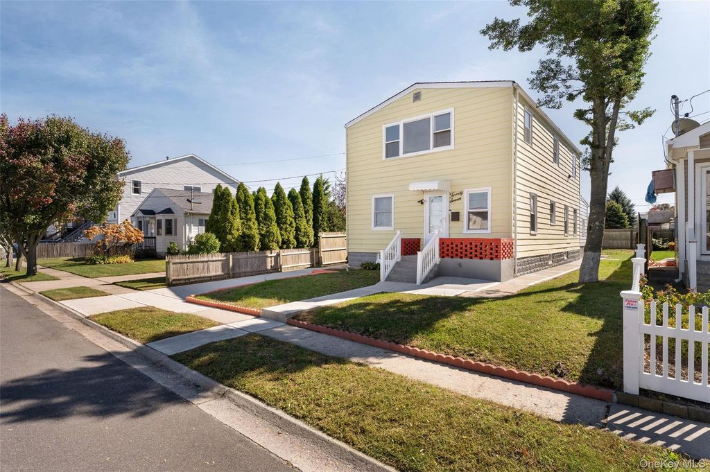 27 Piave Terrace, Lindenhurst, NY 11757
