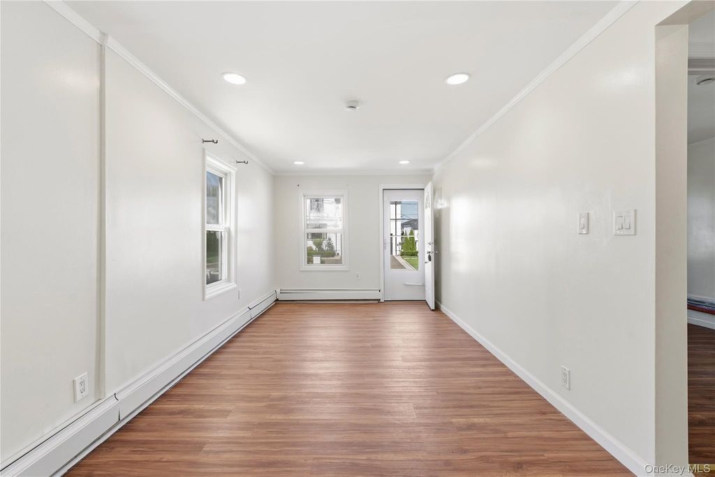 27 Piave Terrace, Lindenhurst, NY 11757 — photo 4