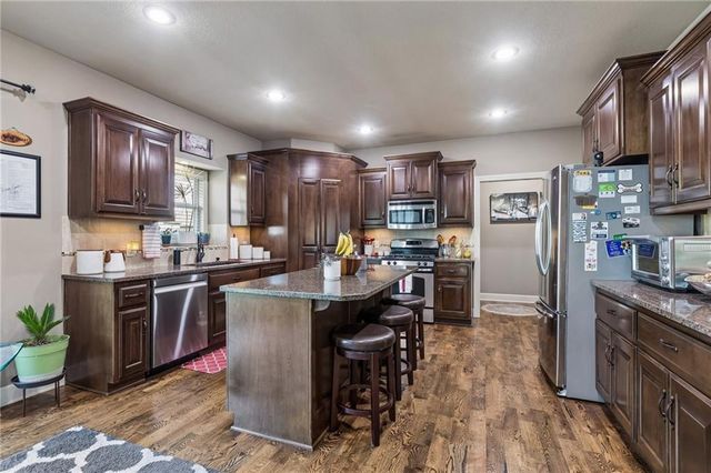 9830 N Kentucky Avenue, Kansas City, MO 64157