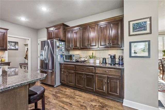 9830 N Kentucky Avenue, Kansas City, MO 64157
