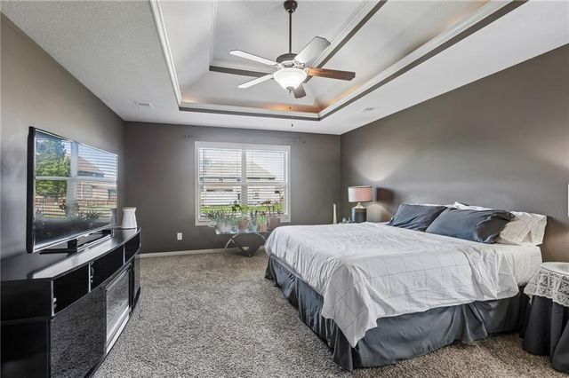 9830 N Kentucky Avenue, Kansas City, MO 64157