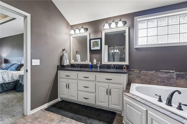 9830 N Kentucky Avenue, Kansas City, MO 64157