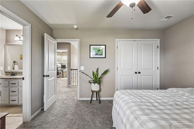 9830 N Kentucky Avenue, Kansas City, MO 64157