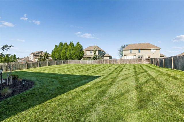 9830 N Kentucky Avenue, Kansas City, MO 64157