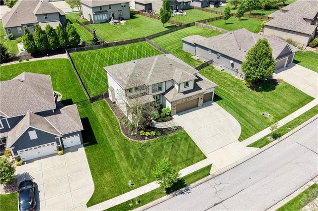 9830 N Kentucky Avenue, Kansas City, MO 64157