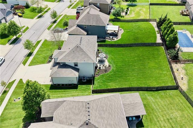 9830 N Kentucky Avenue, Kansas City, MO 64157