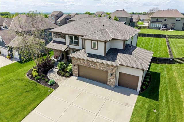 9830 N Kentucky Avenue, Kansas City, MO 64157