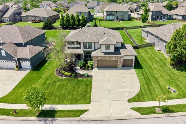 9830 N Kentucky Avenue, Kansas City, MO 64157