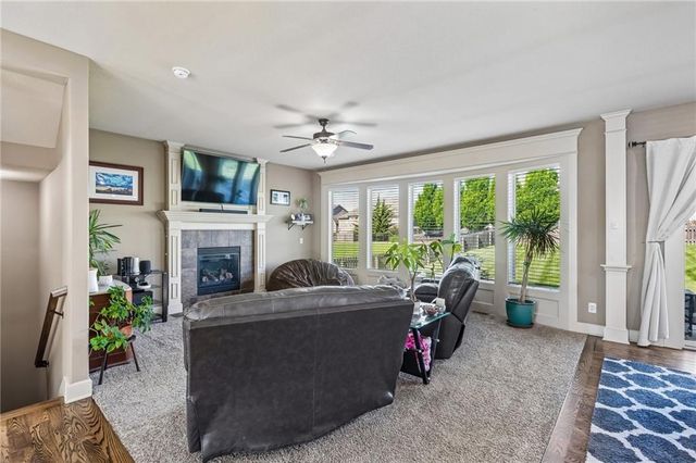 9830 N Kentucky Avenue, Kansas City, MO 64157