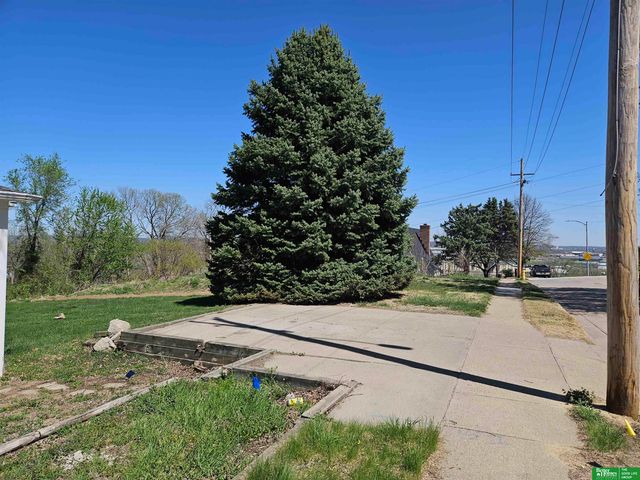 210 Cedar Street, Omaha, NE 68108